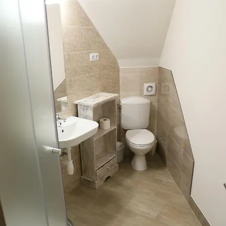 Tiszavilag Pihenohaz بيت ضيافة *